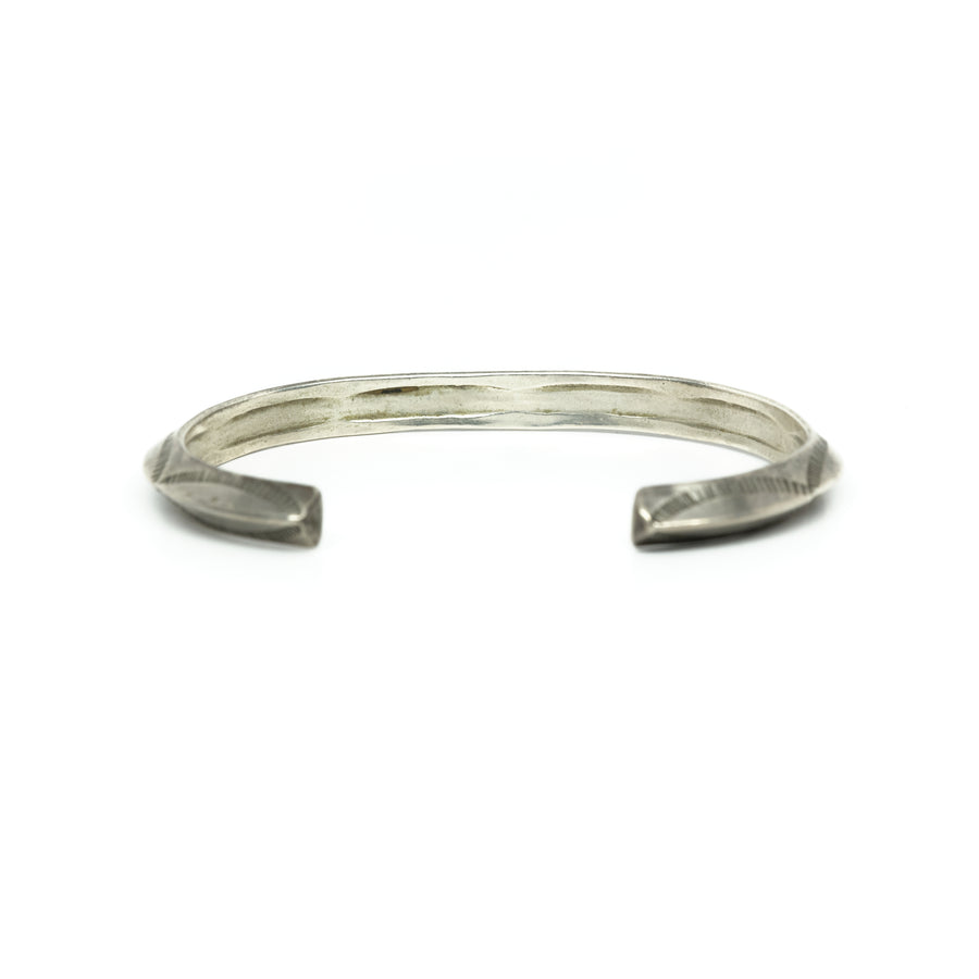 1940s CARINATED WIRE BANGLE